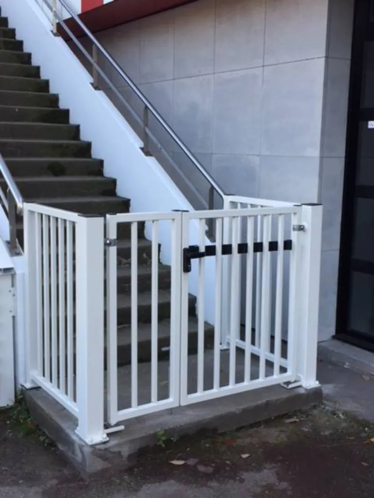 Fermeture d'un accès escalier dans l'Eure 27 