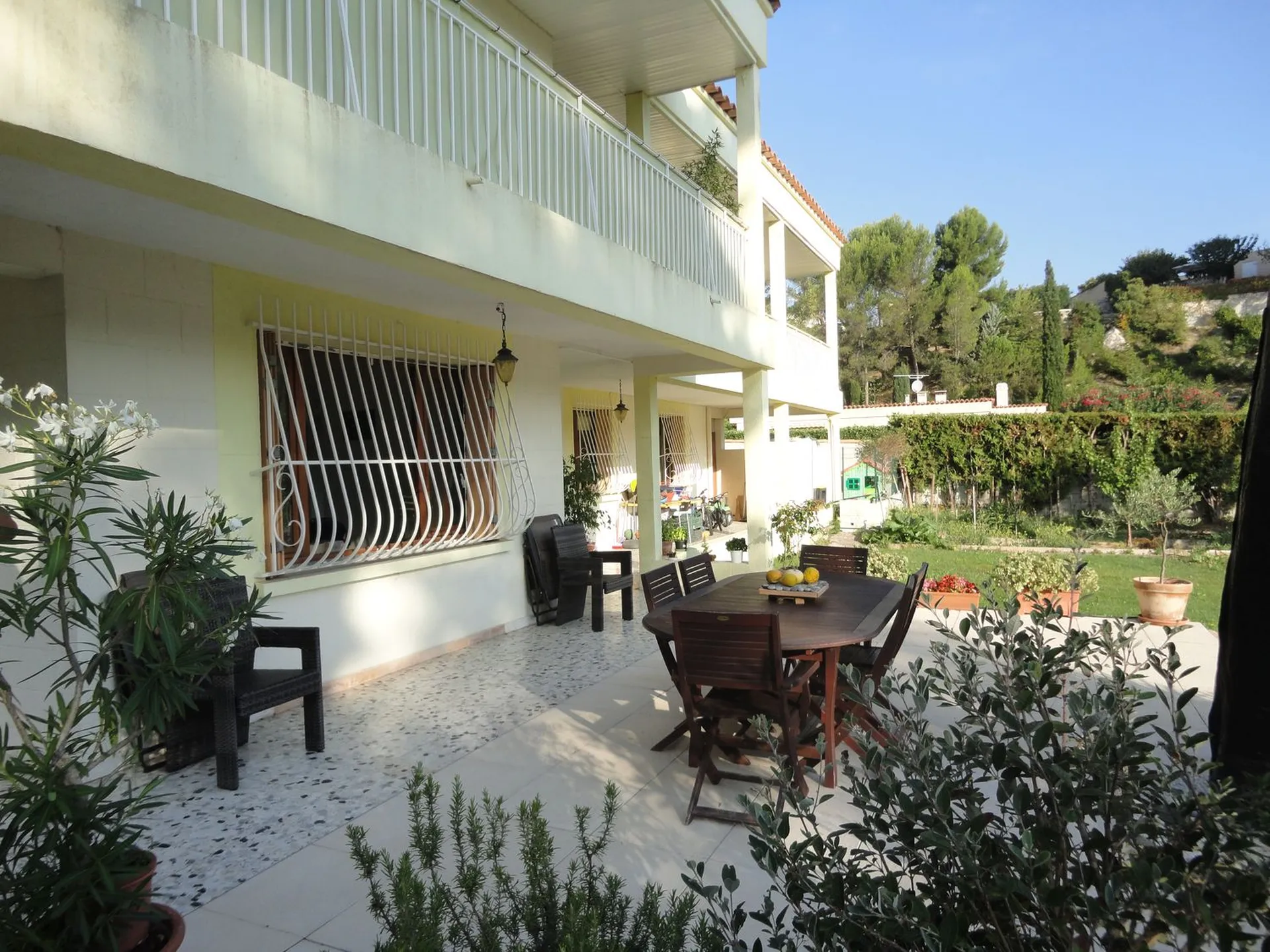 Bas de villa à vendre Carnoux en Provence T4, quartier très calme sur 600m² de terrain piscinable