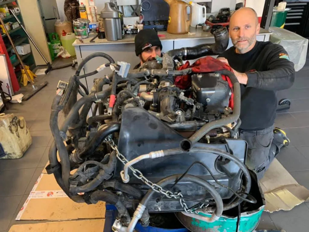 Changement de moteur à Puget sur Argens près de Saint Raphael