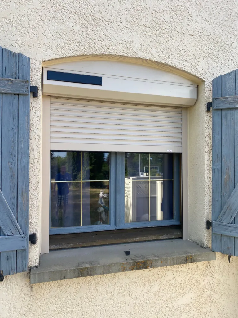 Notre zone d'activité pour ce serviceFenêtre ouverture à la française double vantaux en bois sur mesure avec performance thermique supérieure