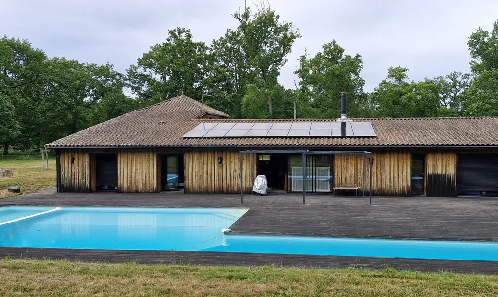 Profitez vite de notre installation solaire de 9 kWc avec micro-onduleur APsystems dès 12990€ à Saint-Michel de Rieufret en Gironde.