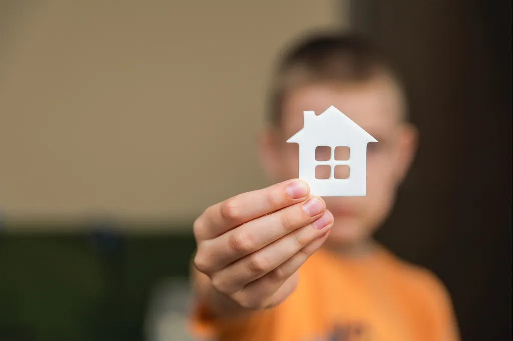 Grandir sans parents ou les perdre très jeune laisse souvent une empreinte émotionnelle.