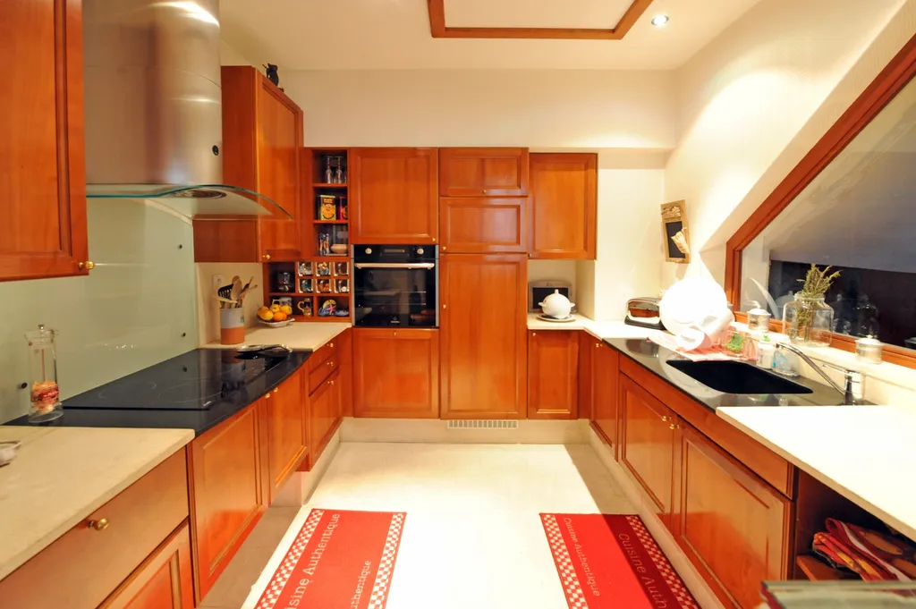 Avignon Intra-Muros, Hôtel particulier du XIVème siècle à vendre   