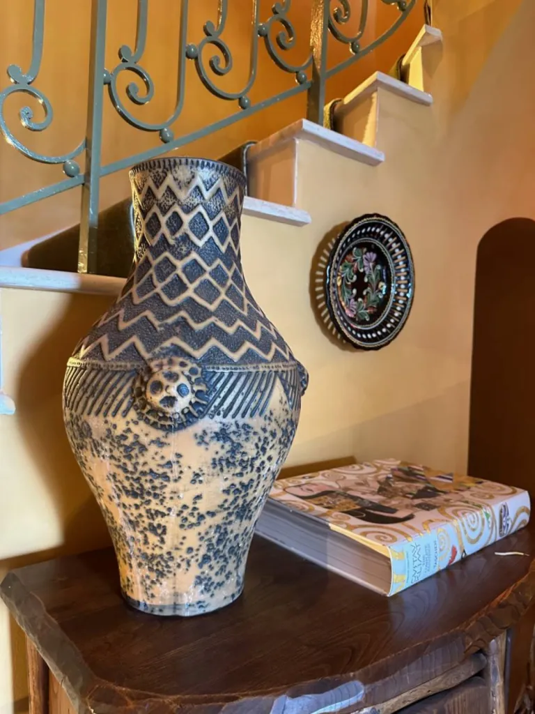 BADIGEON TERRE DU MONDE appliqué sur les murs de ce magnifique HOTEL 5 étoiles prés de Cannes