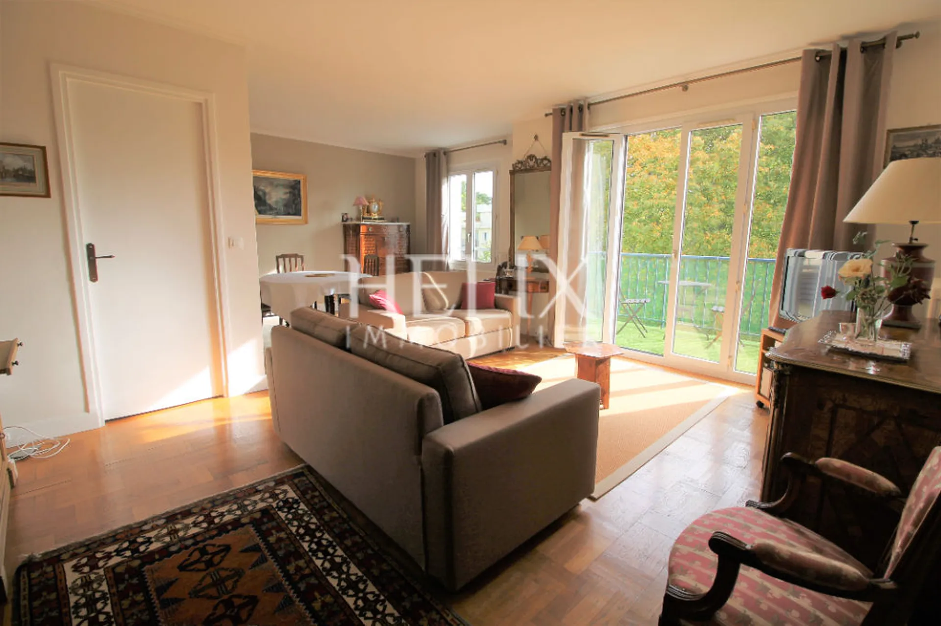 Vous voulez vivre dans le quartier forêt de Saint Germain en  Laye, nous vous proposons un appartement dans la résidence du Parc de Noailles avec une place de parking