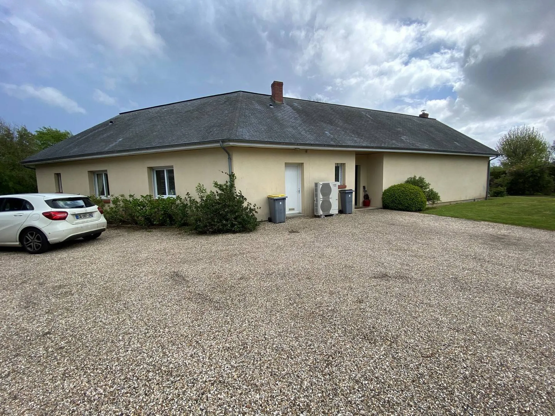 A vendre maison moderne d'une superficie de 220m² sur un jardin de 2000m²