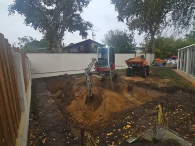 où louer une mini pelle pour travaux terrassement à Mérignac