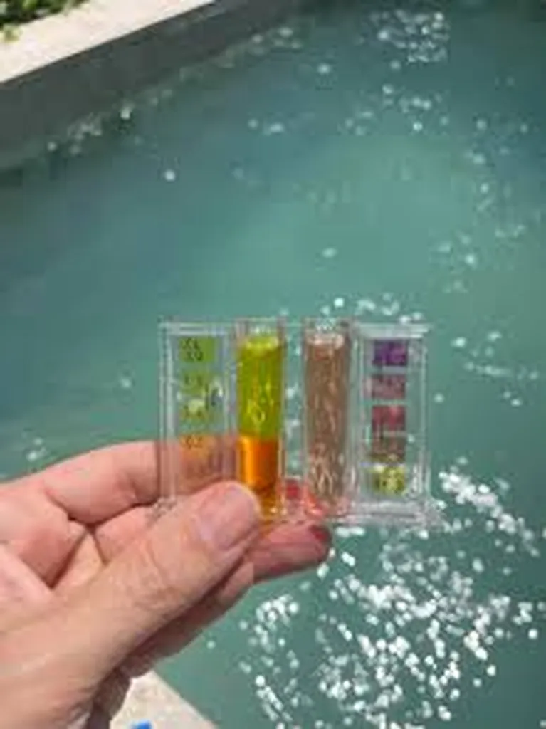 Test d'eau de piscine de base à Aubagne