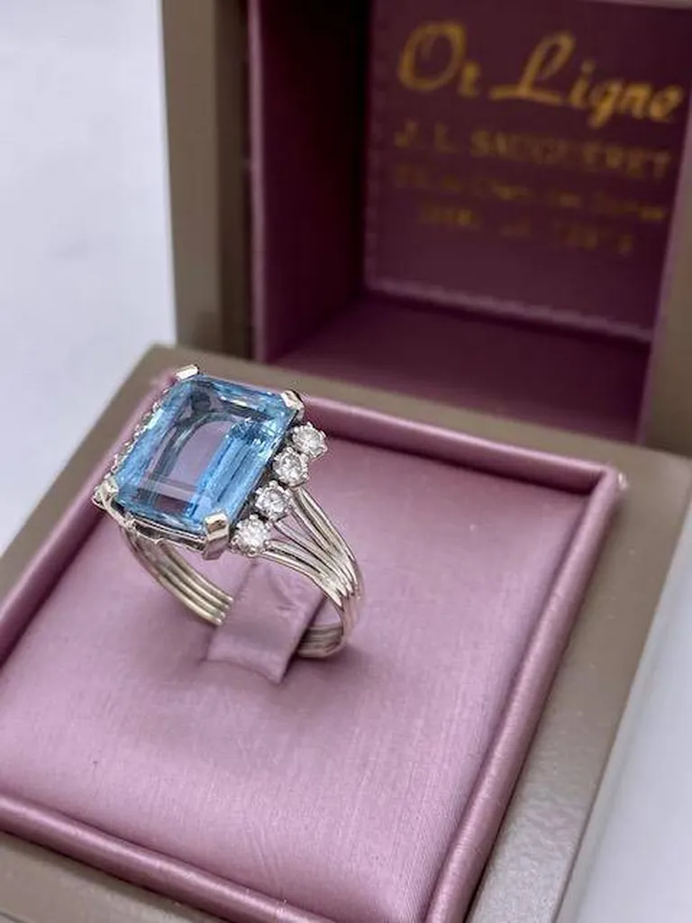 Bague belle aigue marine rectangulaire et diamants sur or blanc 750/1000ème en dépôt vente chez Or Ligne à La Teste sur le Bassin d'Arcachon