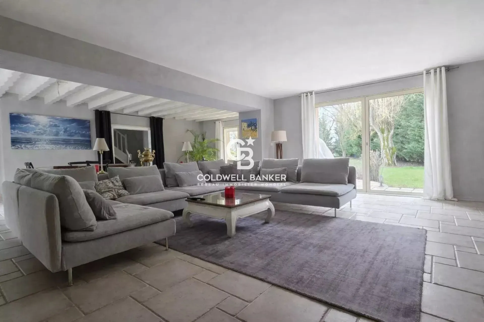 maison familiale à vendre avec piscine chauffée et grand terrain en Sarthe