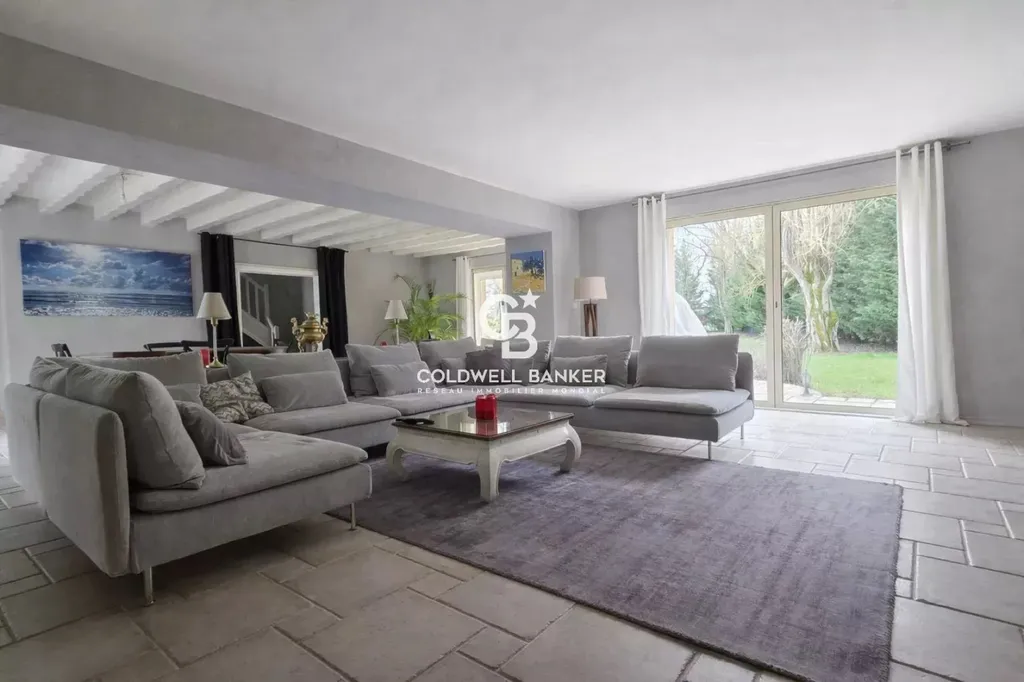 maison familiale à vendre avec piscine chauffée et grand terrain en Sarthe