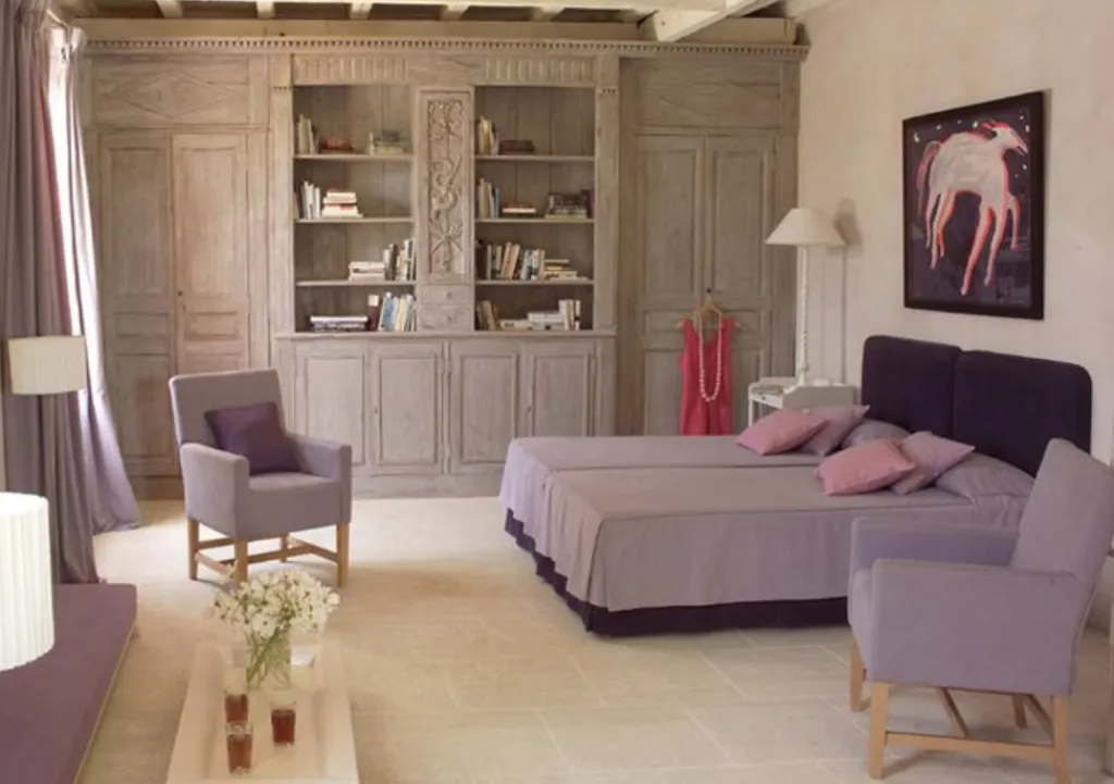  Chambre d'hôtes Le Lavandin à Pernes les Fontaine, restaurée par Sacha Houant. 