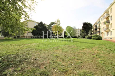 Vous voulez vivre dans le quartier forêt de Saint Germain en  Laye, nous vous proposons un appartement dans la résidence du Parc de Noailles avec une place de parking