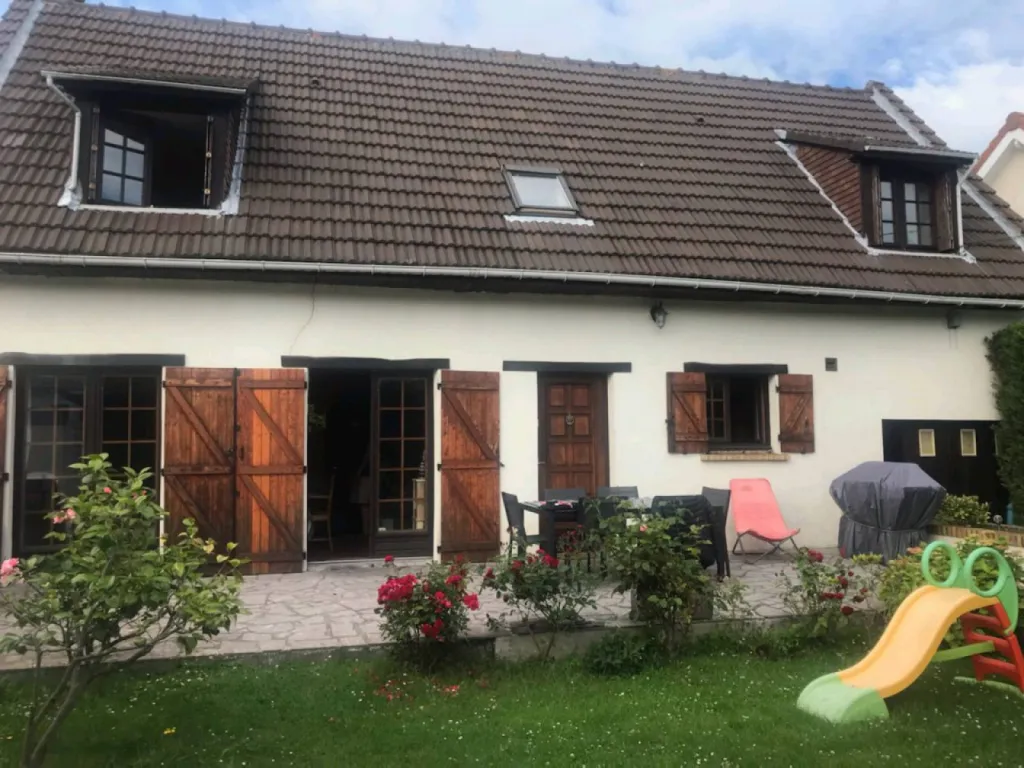 Réalisation d'un chantier de volets roulants électriques solaires, ravalement et caches-moineaux sur la région Seine-Maritime (76) - Normandie