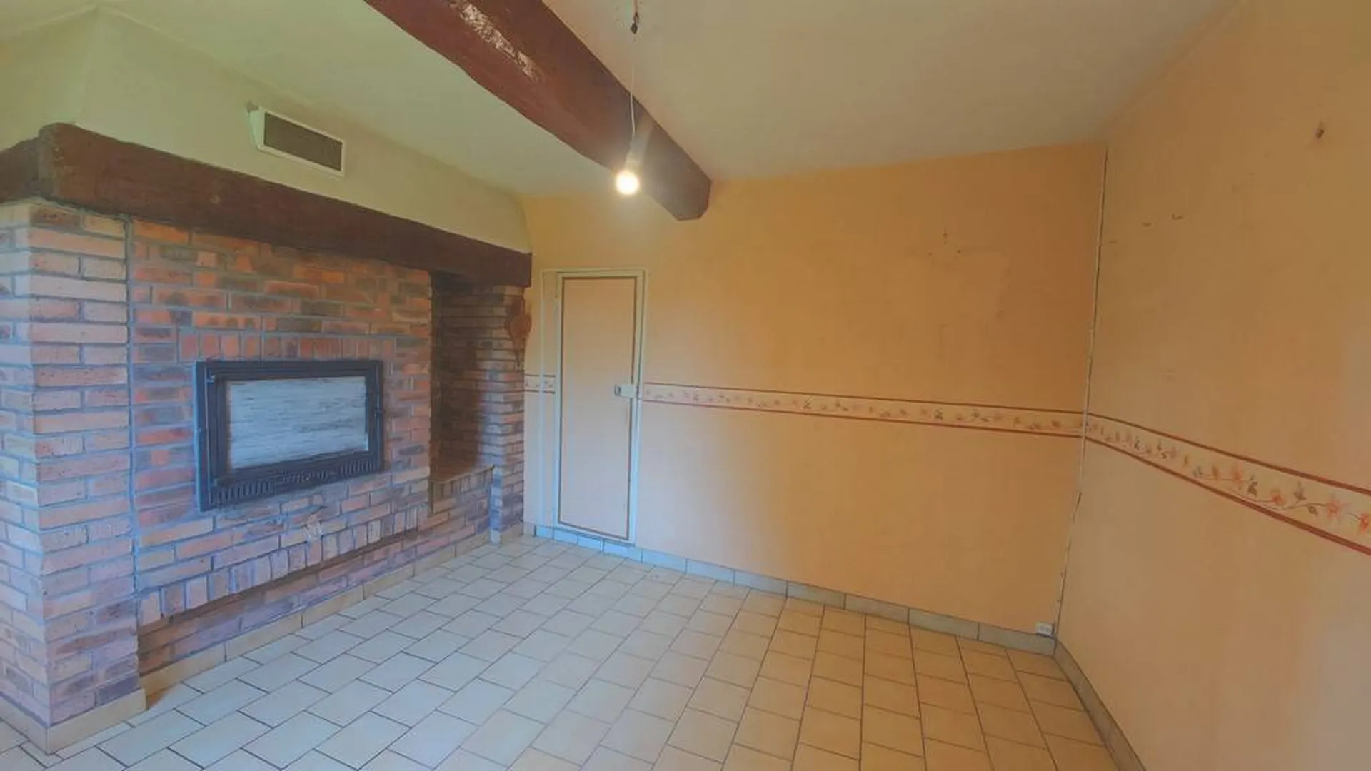 VENDU charmante longère de 95 m² bâtie sur un terrain de 1068 m² paysagés et clos situé à 10 minutes de plages