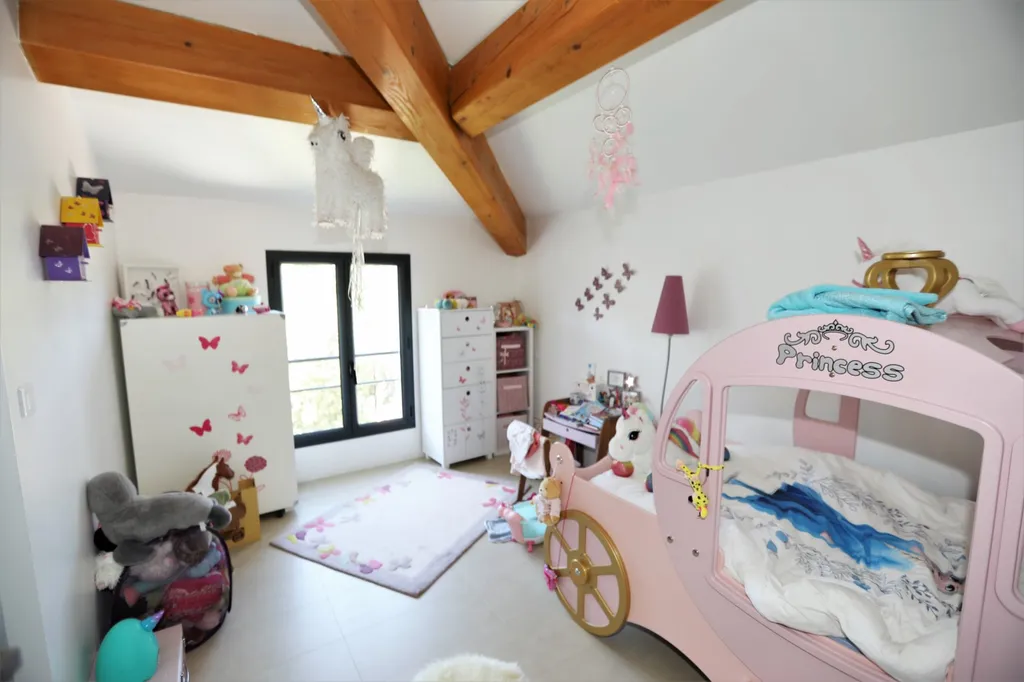 proche golf de Saumane, maison avec piscine sur terrain de 2000m²   