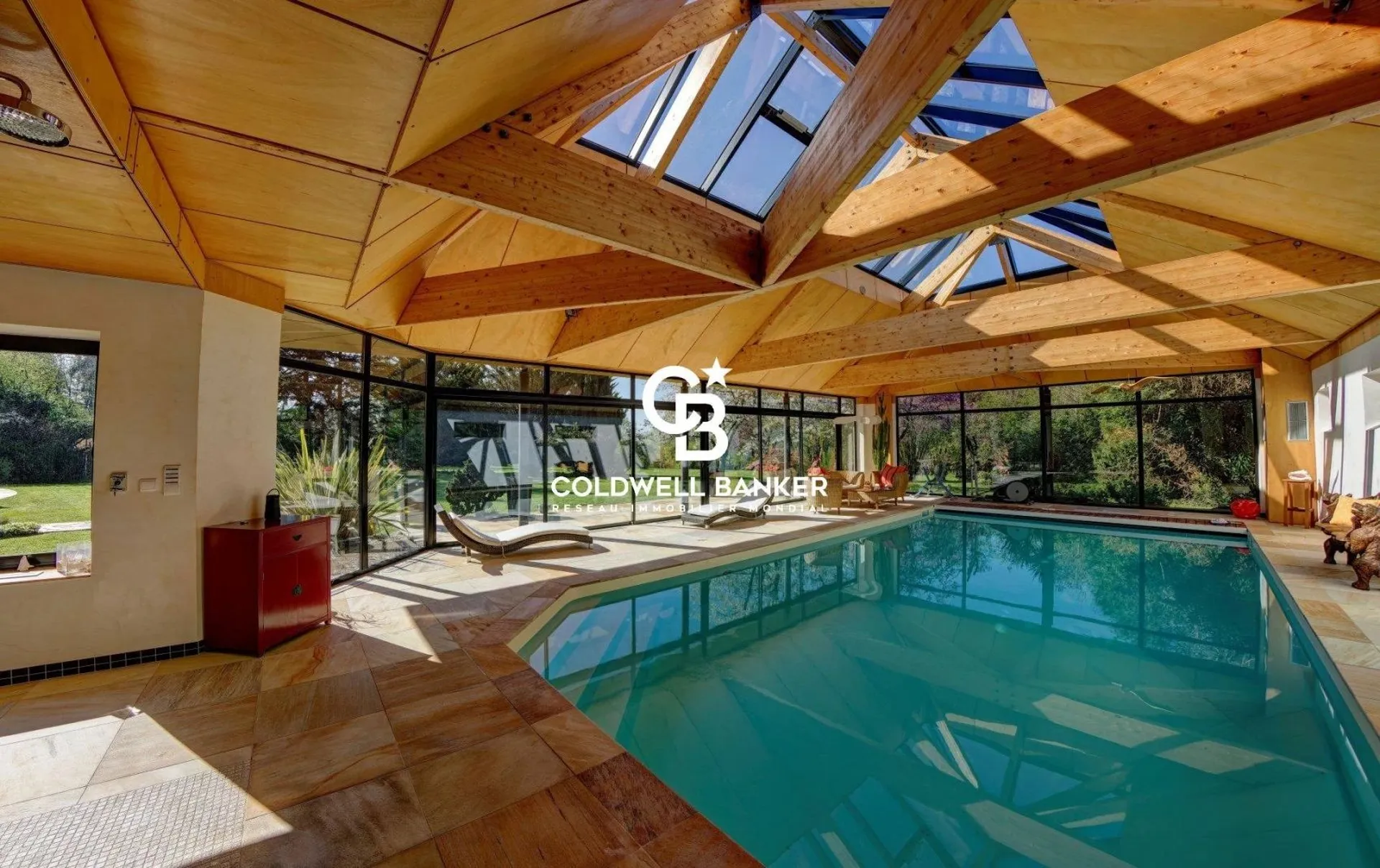 Propriété atypique avec piscine et très grand jardin à vendre le Mans
