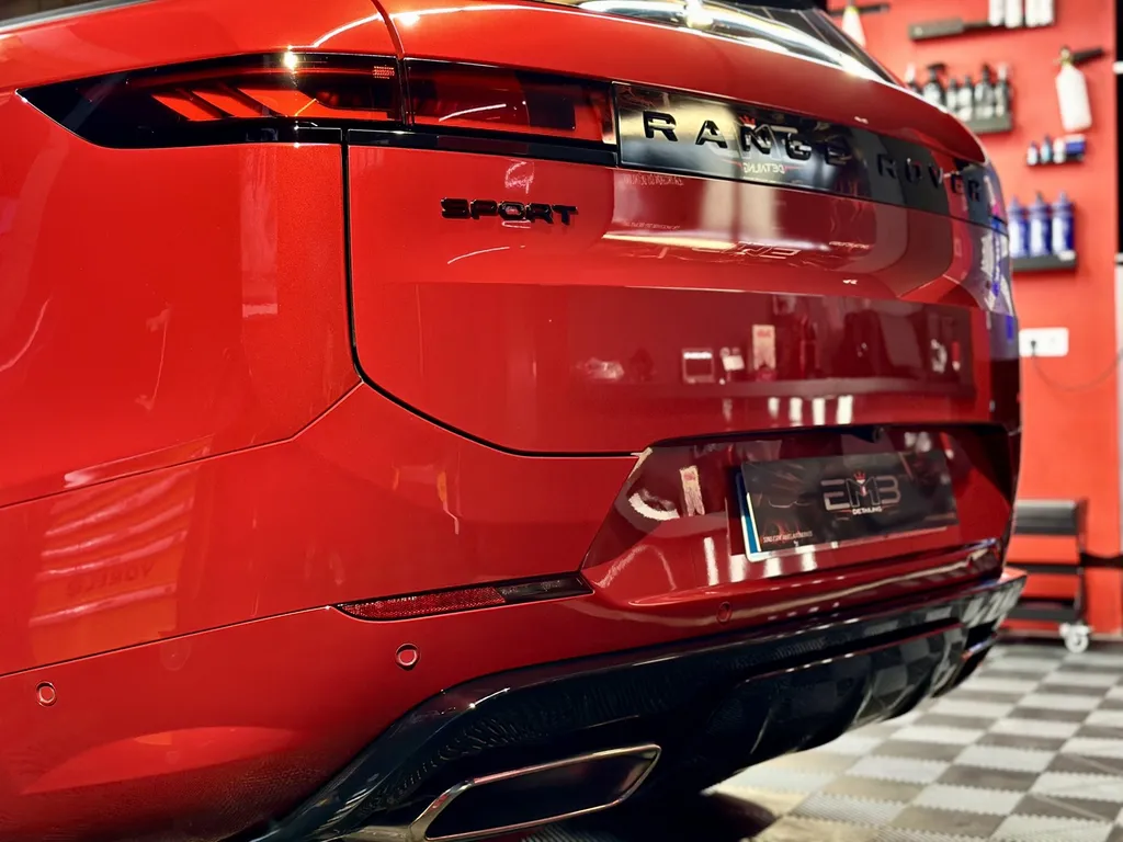Polissage rénovation carrosserie spécialiste du traitement céramique sur lyon Range Rover sport 