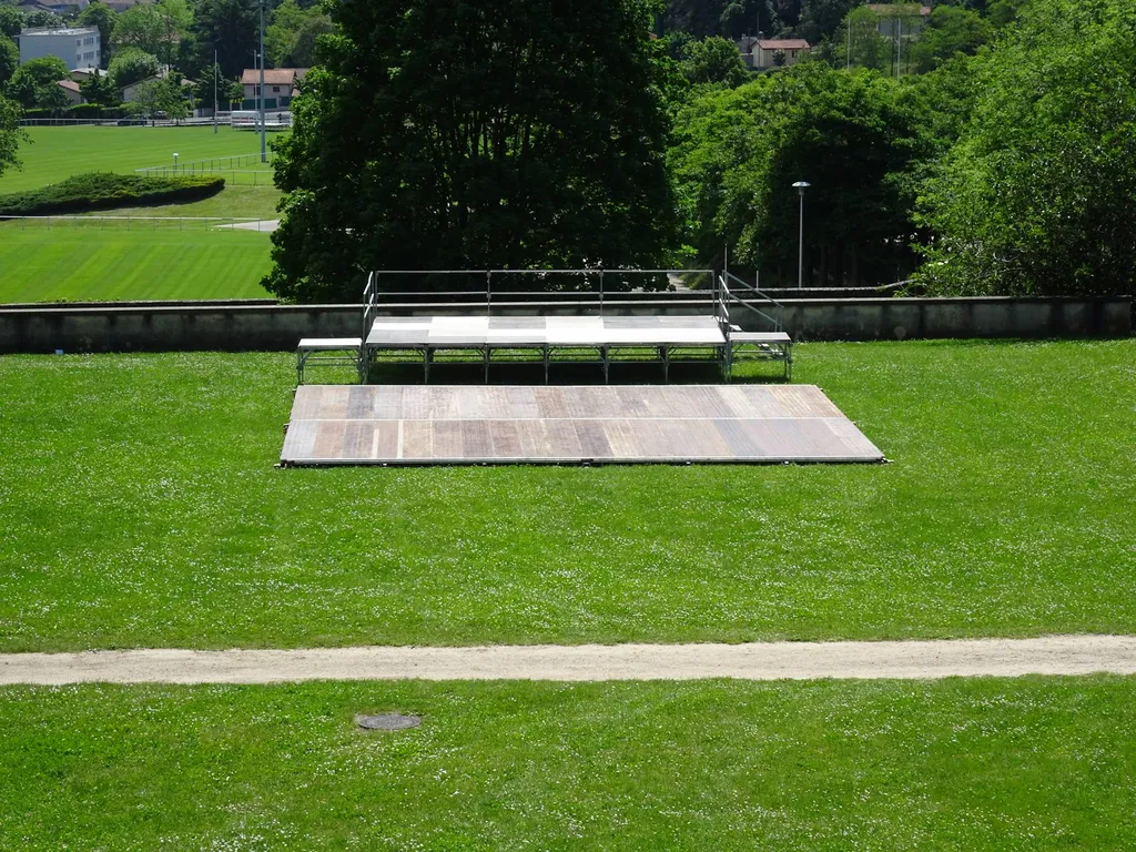 Installation d’un parquet pour le Festival des Musiques de Beauregard à Saint-Genis-Laval