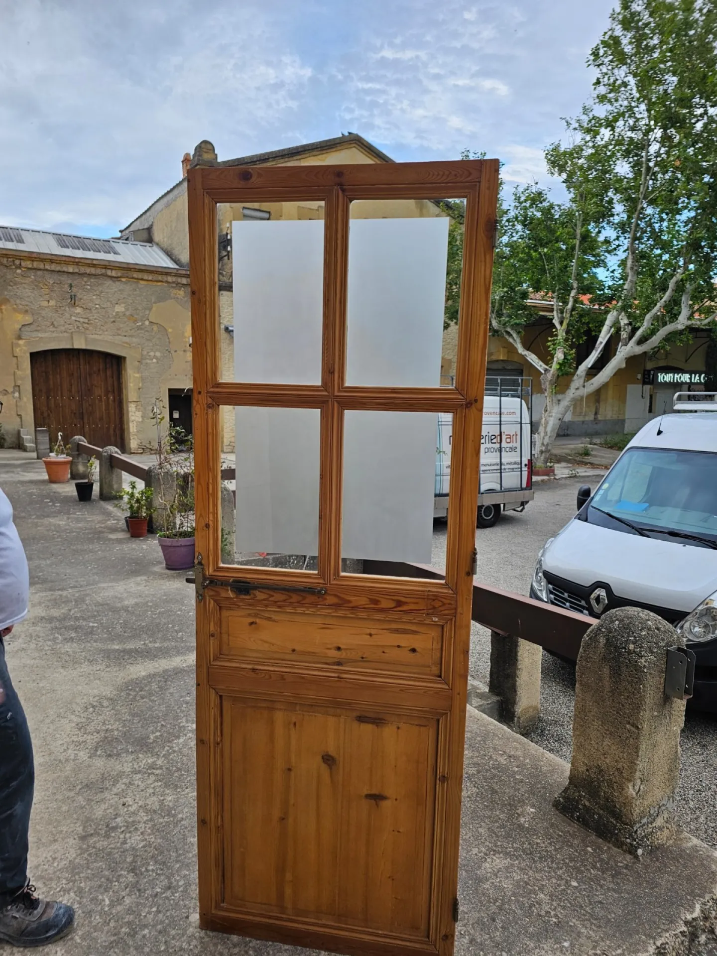 Fabrication et pose de vitres sérigraphiées par technique de sablage avec décors personnalisés à Eygalières