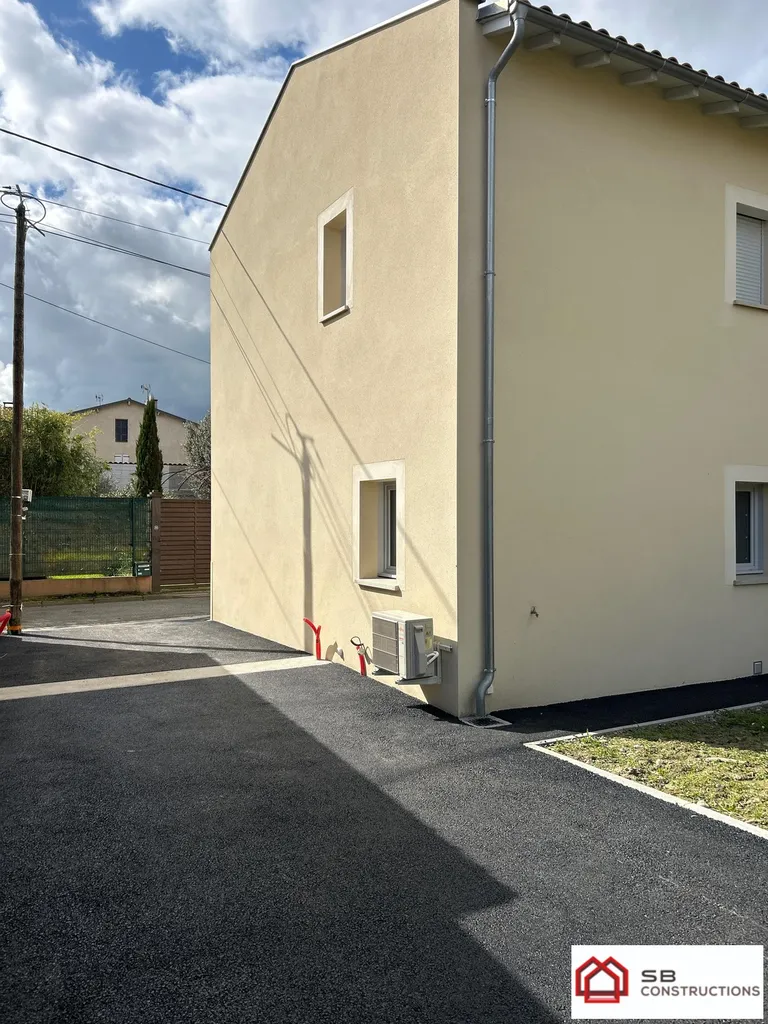 Construire une maison individuelle T2 avec garage et aménagement urbain à Ondes