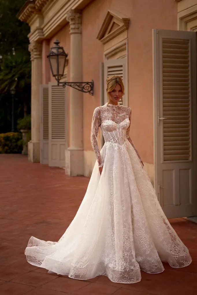 Robe de mariée princesse col montant à Marseille centre-ville