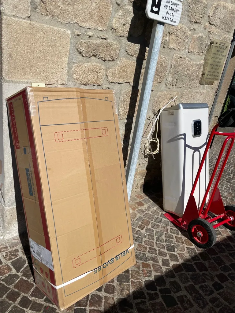 Plombier sérieux à brindas proche de Saint Genis les ollières pour le remplacement d’un chauffe-eau qui fuit 