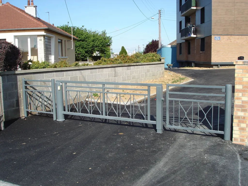 Installation de Portail copropriété motorisé, Clôtures de Sécurité et Systèmes de Contrôle d'Accès à Rouen et sa région ou agglomération en Seine-Maritime 76