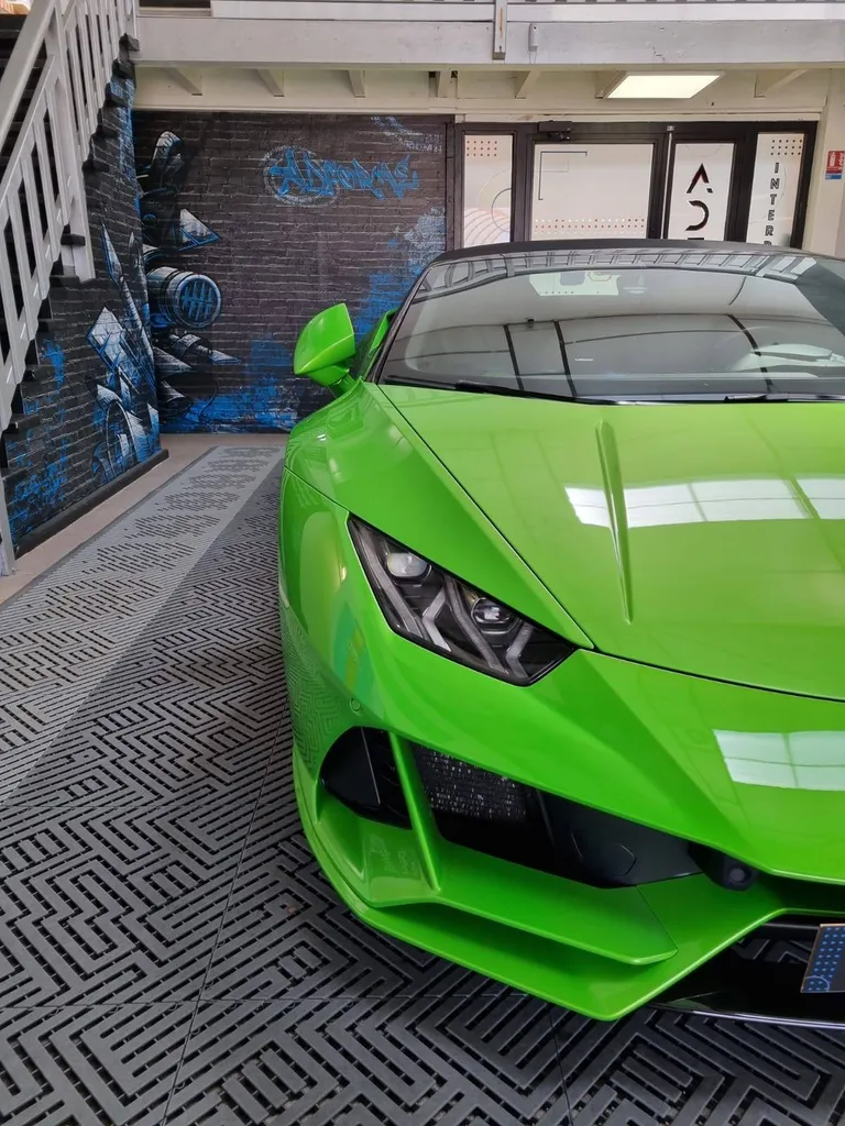 Protection carrosserie sur une Lamborghini Huracan à Lyon en Auvergne-Rhône-Alpes