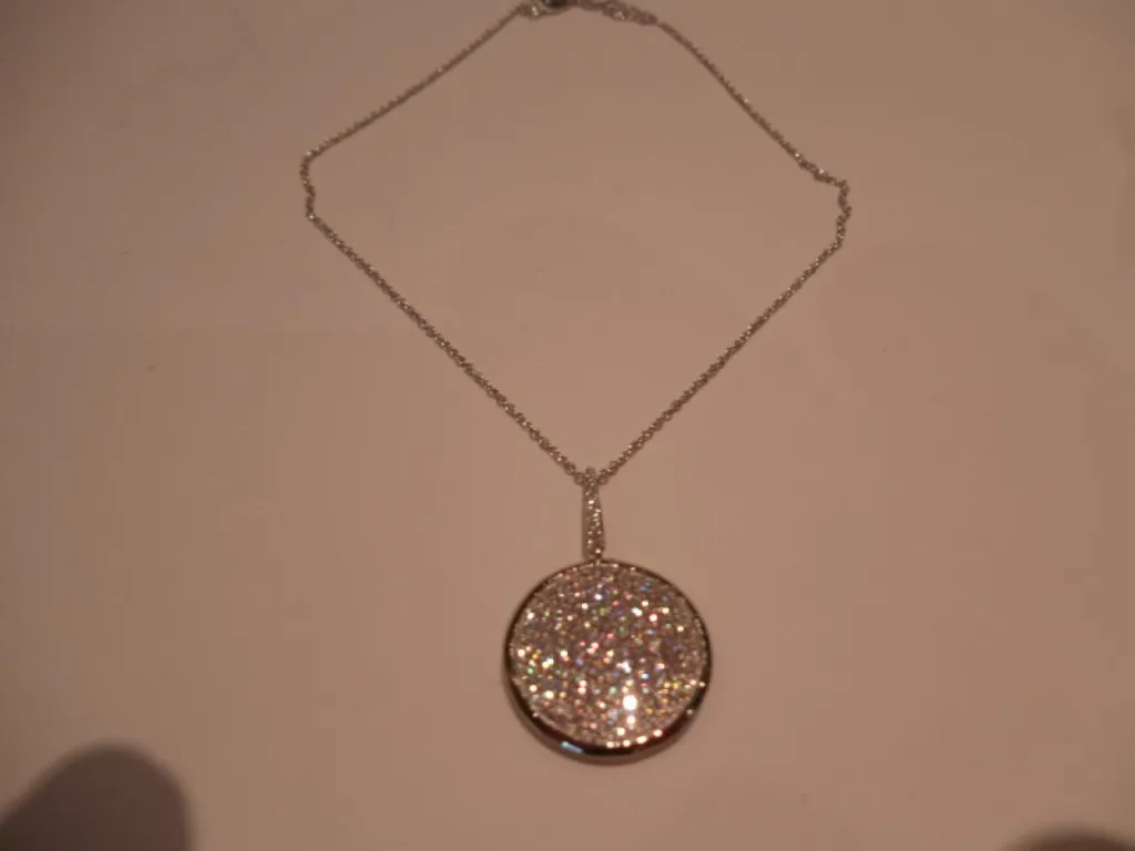 Collier en argent rhodié serti de zircons poids3,59 prix: 89€  REF 36312