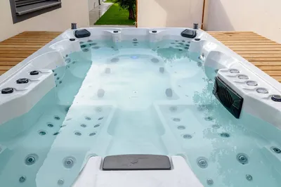 Mcr piscines et spas Nîmes, Caissargues