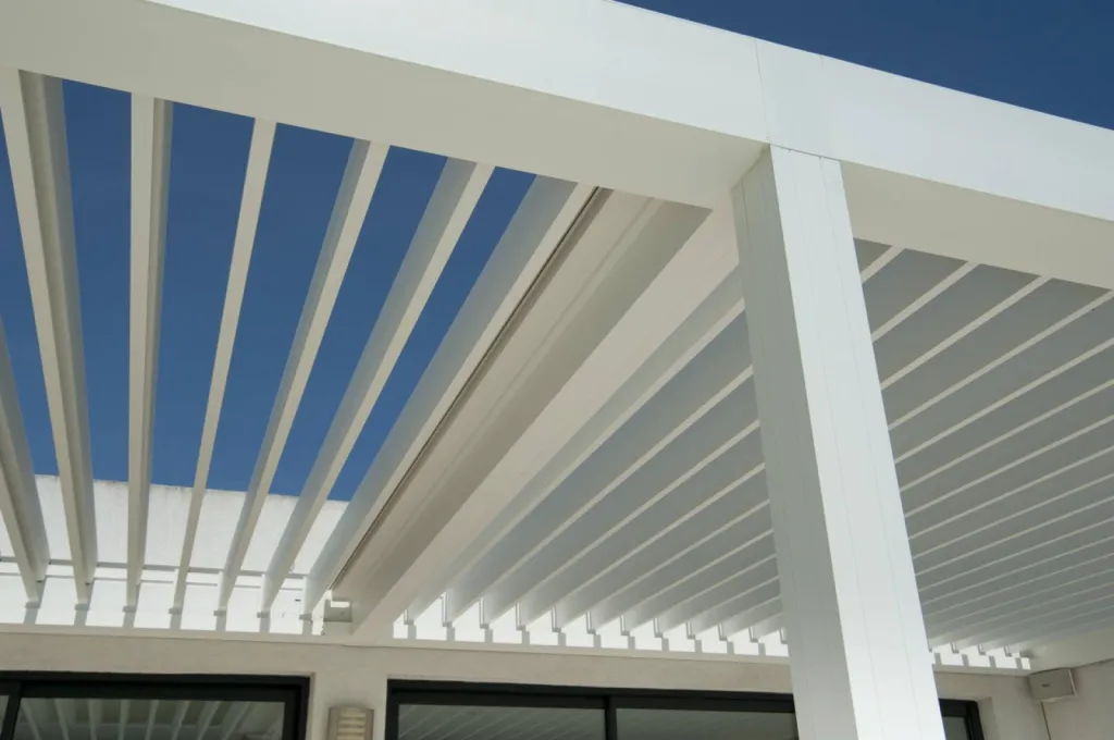 Pergola sur mesure lames orientables salon de provence
