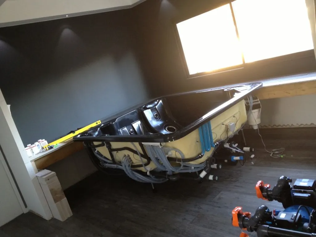 Spa Aquamarine encastrable Noir Aquarius 5 places dont 2 allongées