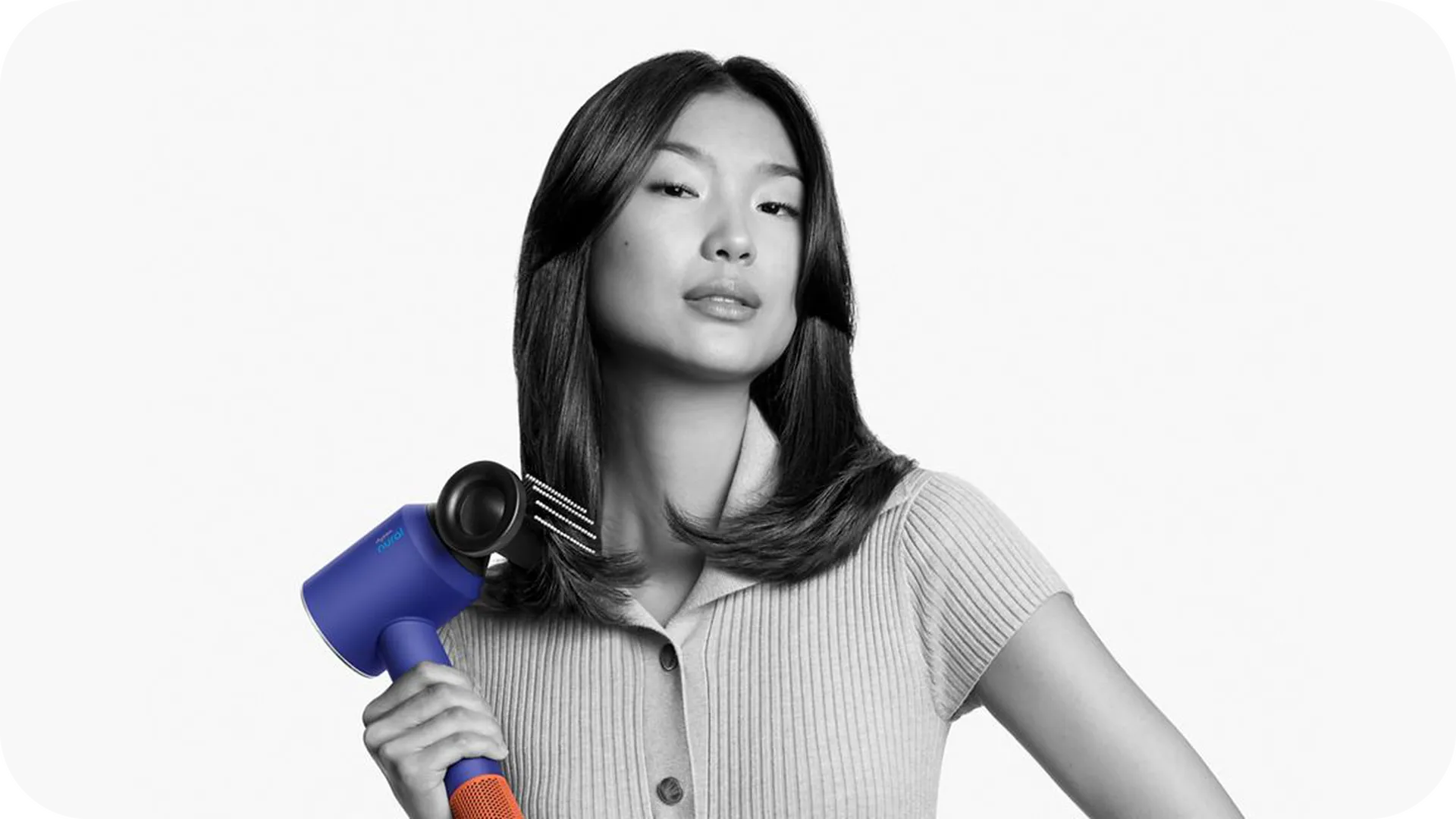 Sèche-cheveux intelligent. Auto-adapte la chaleur grâce aux capteurs. Dyson