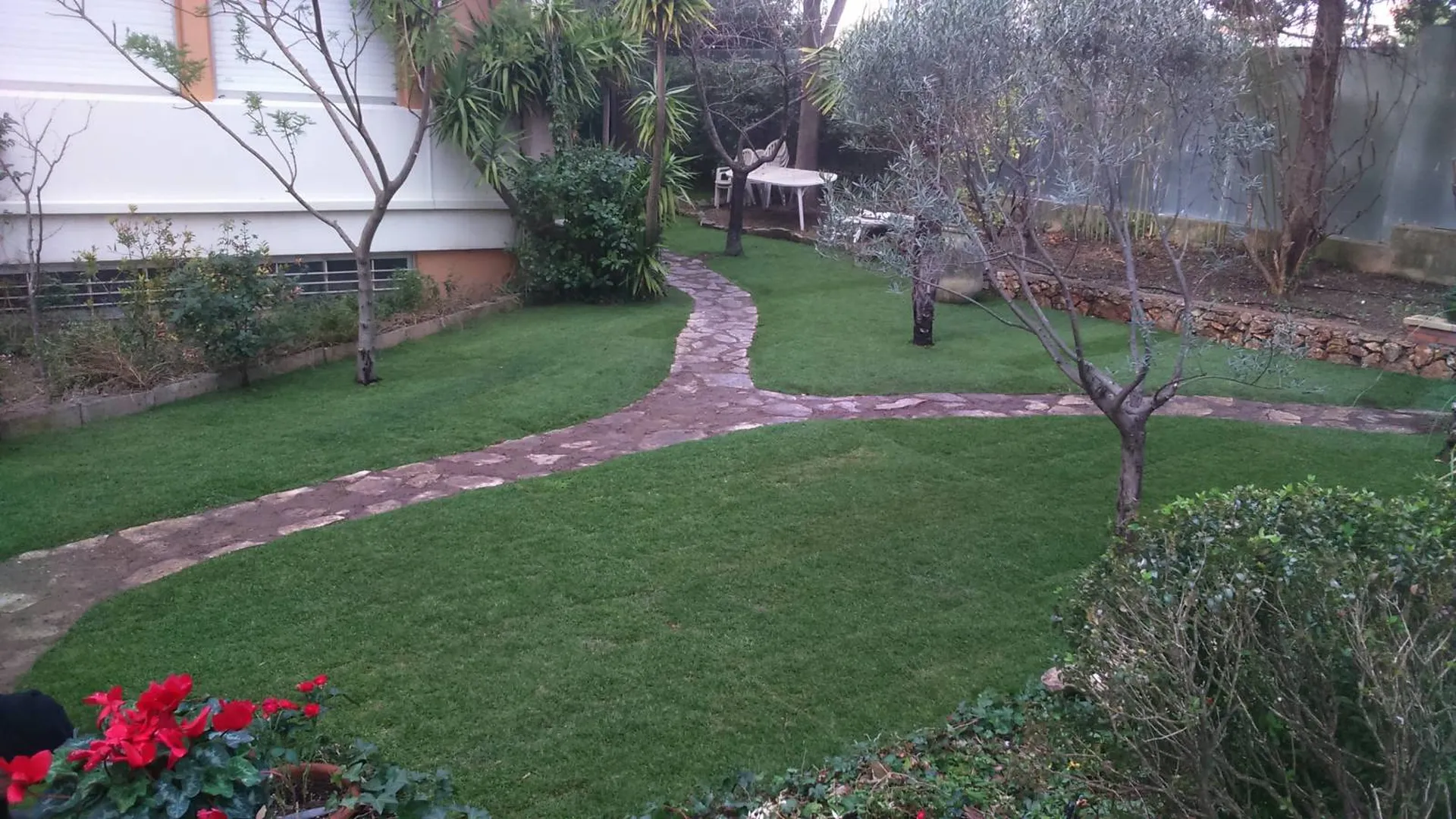 Pose et entretien de pelouse à Marseille et dans les Bouches du Rhône