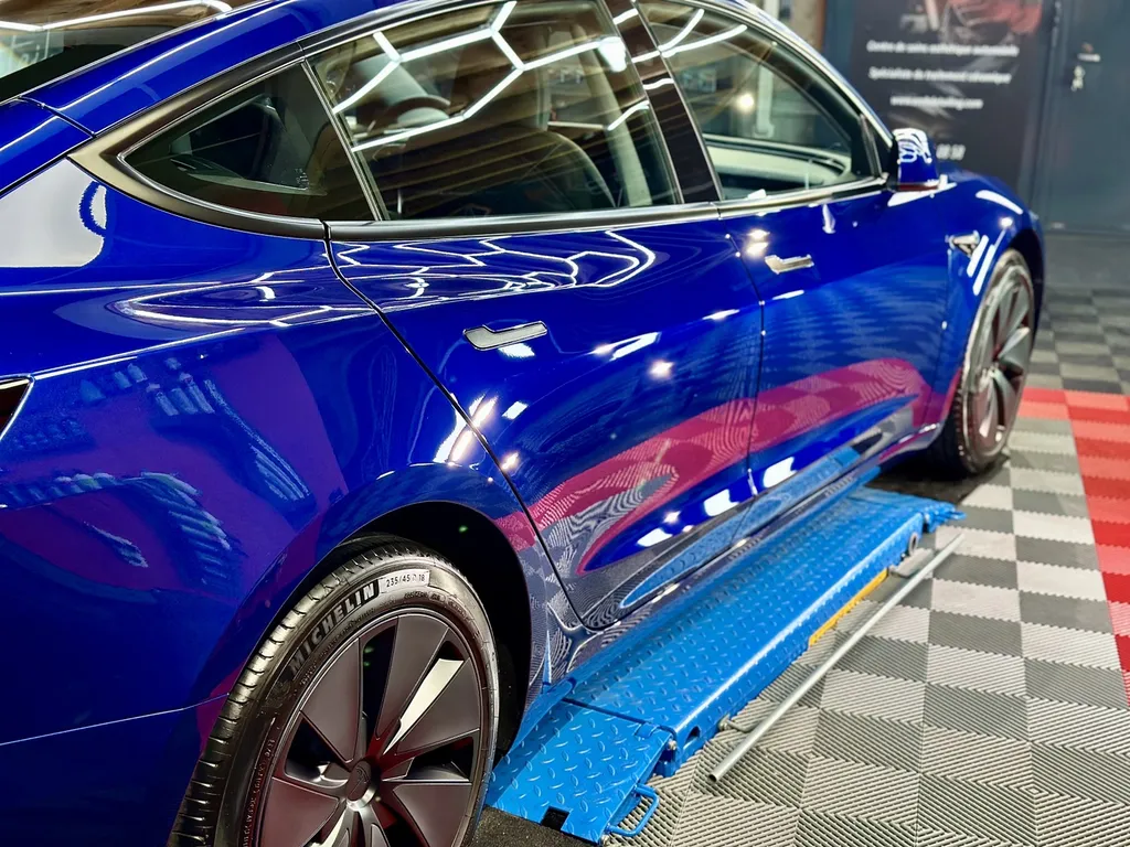 Detailing auto lyon traitement céramique à côté de lyon spécialiste Tesla