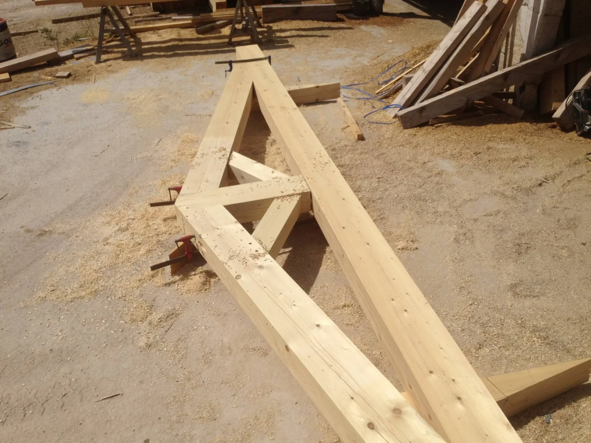 Taille de charpente sur mesure pour pergola à Aix-en-Provence
