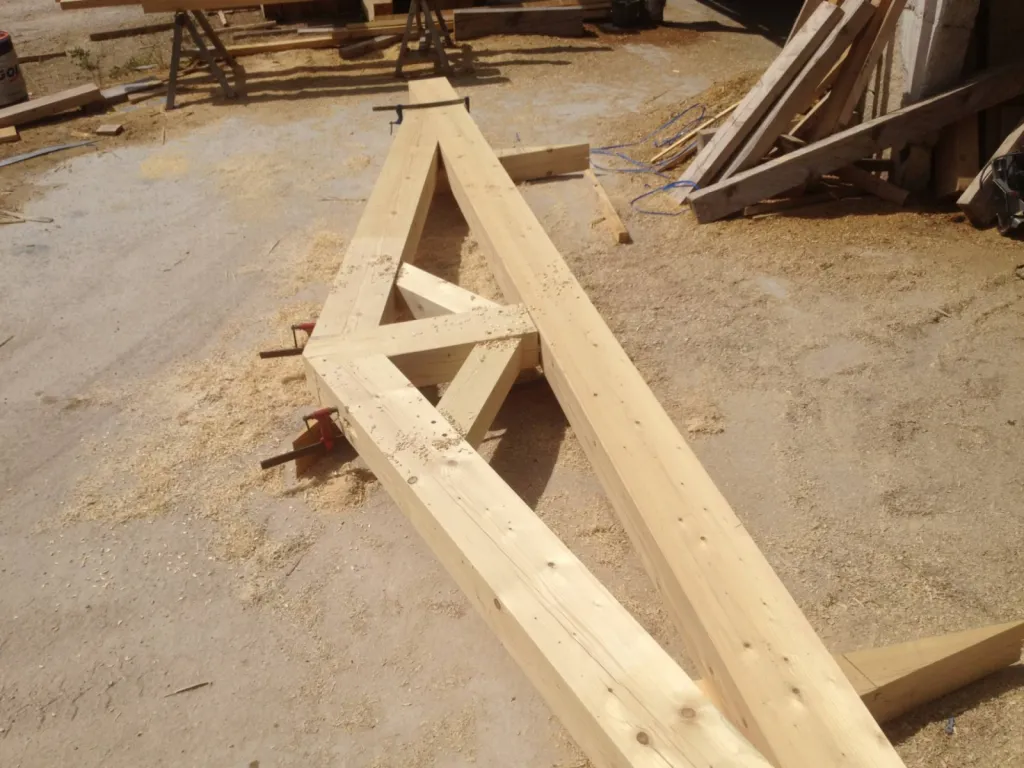 Taille de charpente sur mesure pour pergola à Aix-en-Provence