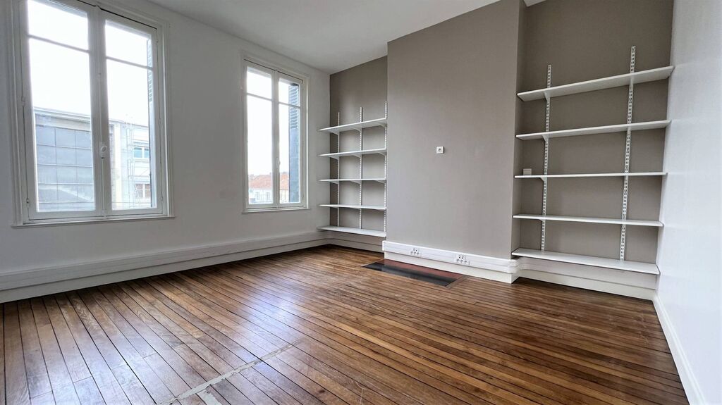 belle maison bourgeoise du XIXème d’environ 238 m² habitables au cœur de Blangy/Bresle, bâtie sur un terrain de 395 m² arboré et paysagé