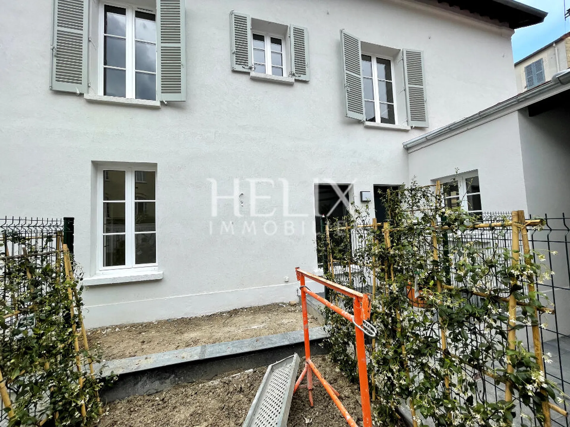 Tout faire à pied dans Saint Germain en Laye en achetant une maison refaite à neuve avec 4 chambres