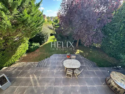 Orgeval, une jolie maison familiale 163,41M² habitable édifiée sur un terrain de 1057 M² à proximité du centre ville, des commerces, un cadre de vie alliant calme et tranquillité.