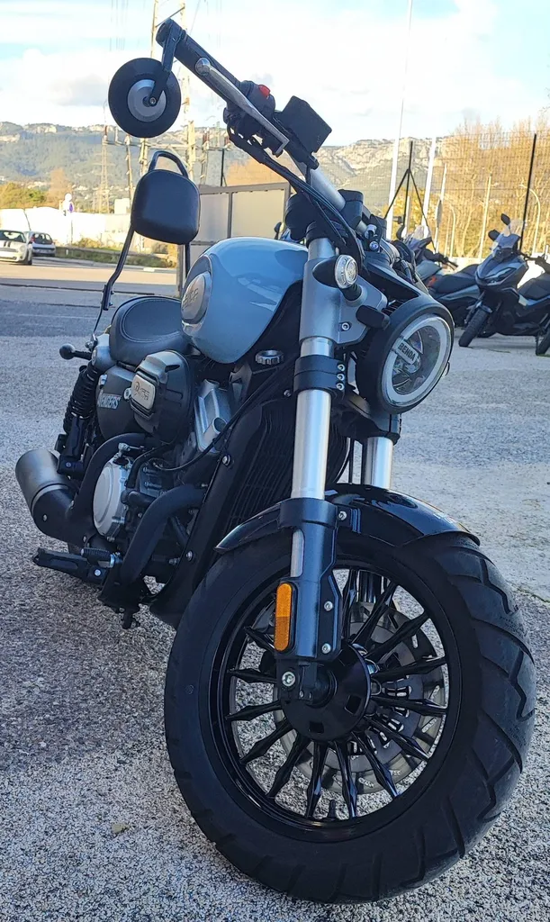 BENDA AVENGERS 125 DU 06/2025 AVEC 2300KM.