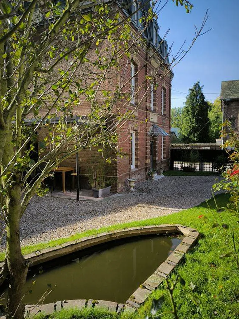 Vente d'une Demeure Bourgeoise du XIXème siècle avec son beau jardin de 2 596 m², proche des commerces et écoles de Monfort Sur Risle 27290