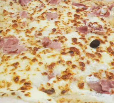 pizza benjamine à  base de crème  chez presto