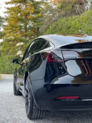 Spécialiste vitres teintées Tesla Model 3 sur la Côte d’Azur 