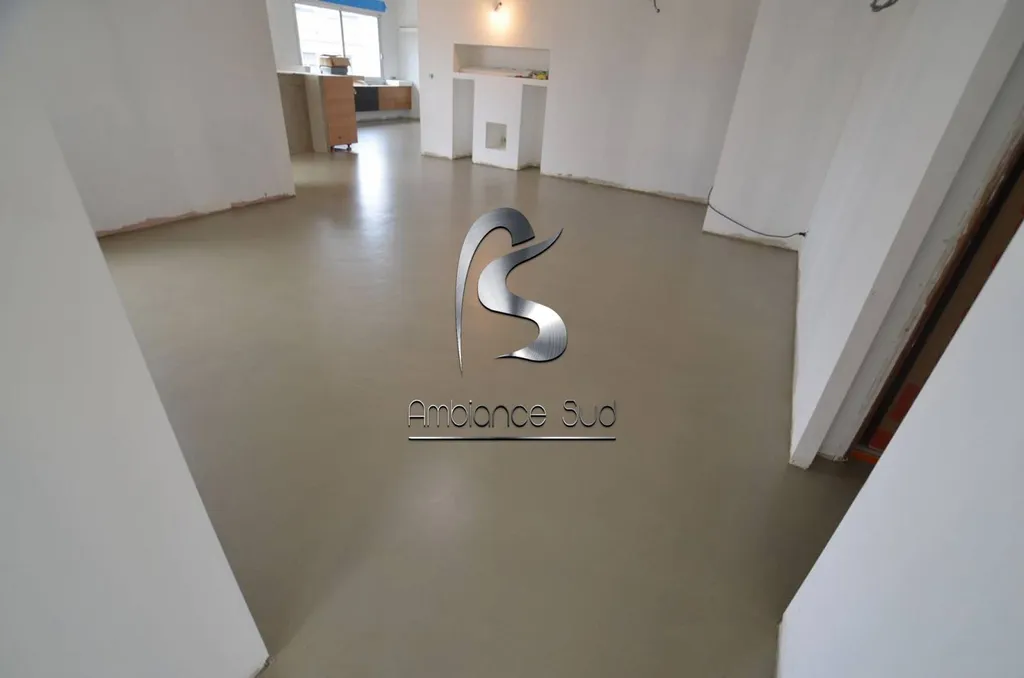 SOL EN BETON CIRE TALOCHE BEIGE A MANOSQUE