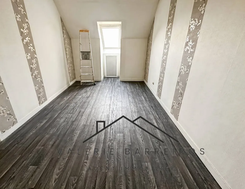 A acheter pavillon de 121 m² édifié sur un terrain de 370 m² sur la commune de CAUDEBEC LES ELBEUF 76320