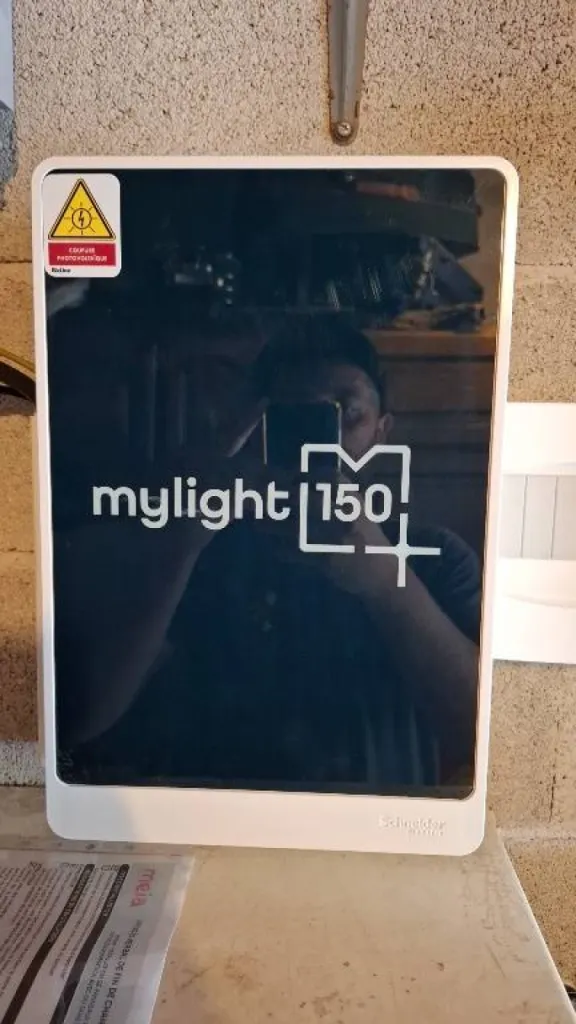 Installation d'une batterie virtuelle MyLight avec 14 panneaux solaires Dmegc 