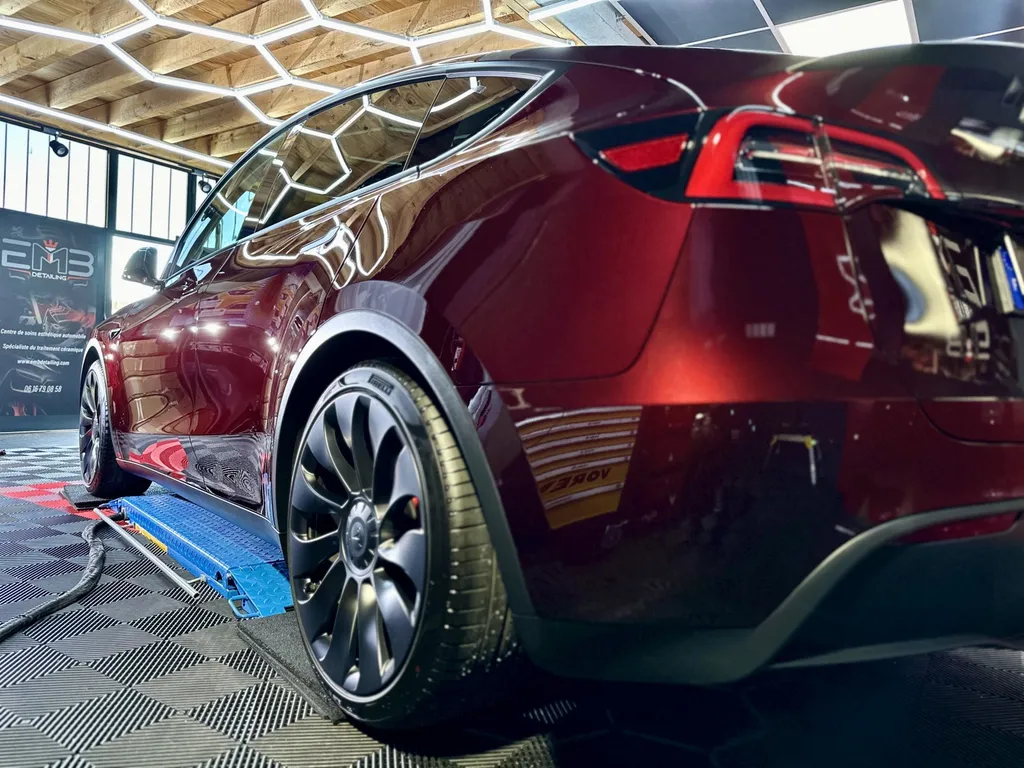 detailing auto Lyon traitement céramique protection PPF face avant contre les rayures Tesla model Y Lyon 