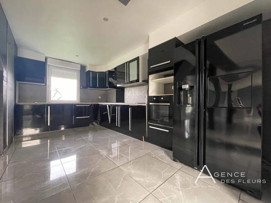 GRANDE PIÈCE DE VIE DE 75 M²